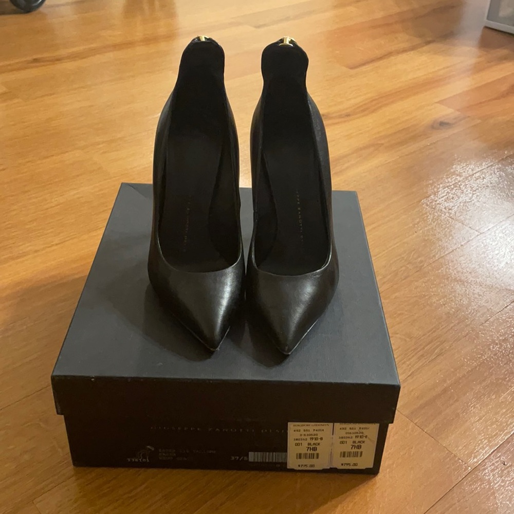 Giuseppe Zanotti black leather pumps sz 37.5